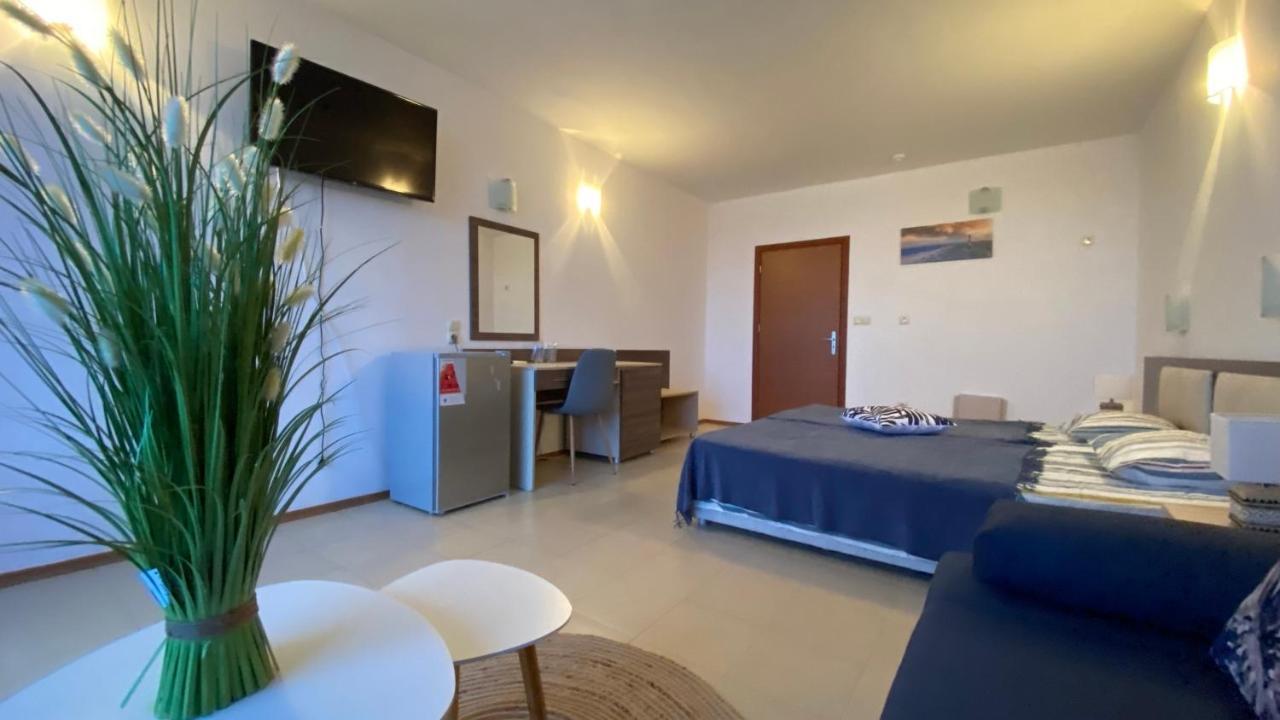 Esperanto 403 Large Studio Slantchev Briag Extérieur photo